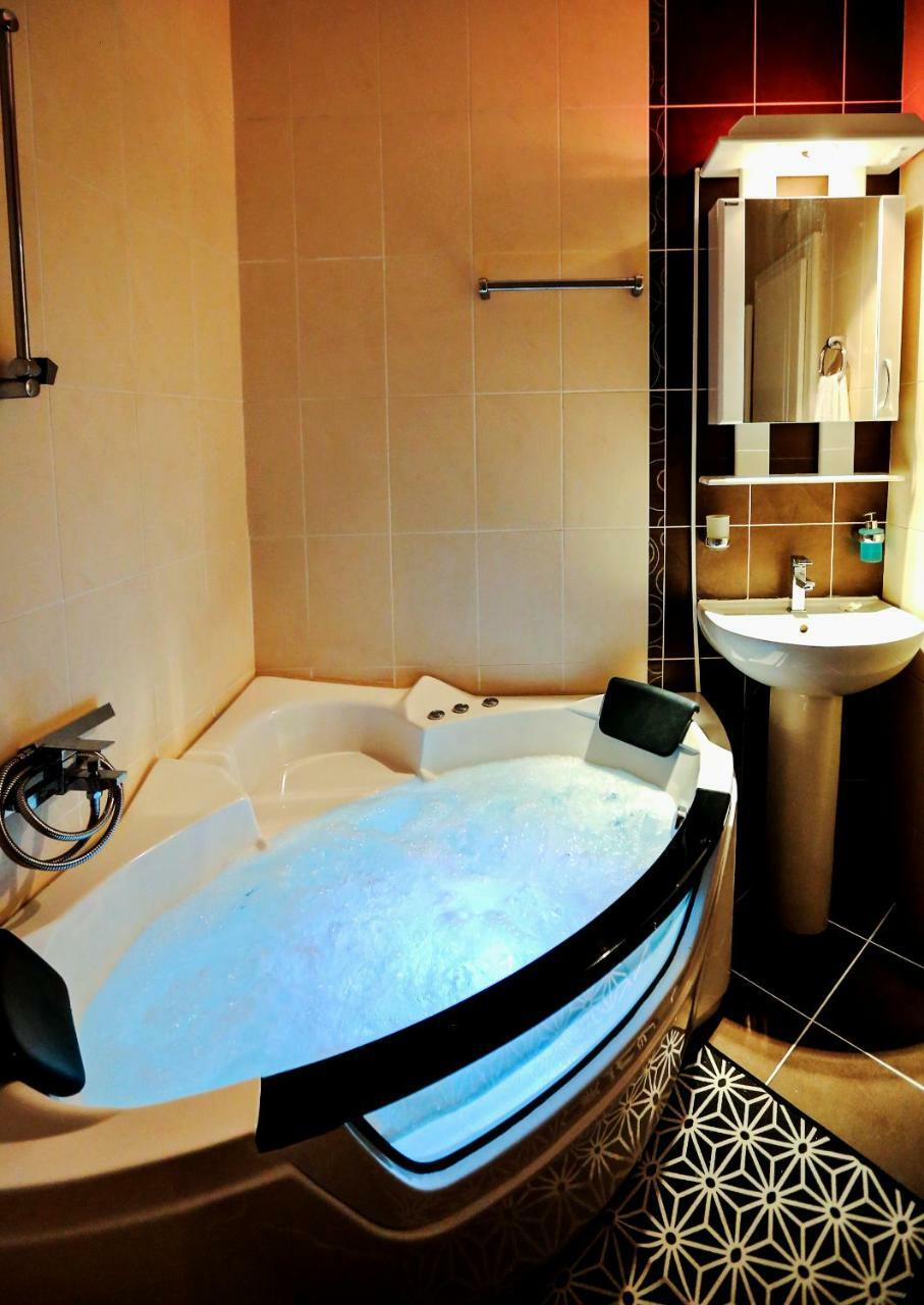 Jacuzzi Oasis Apartment Novi Sad Dış mekan fotoğraf