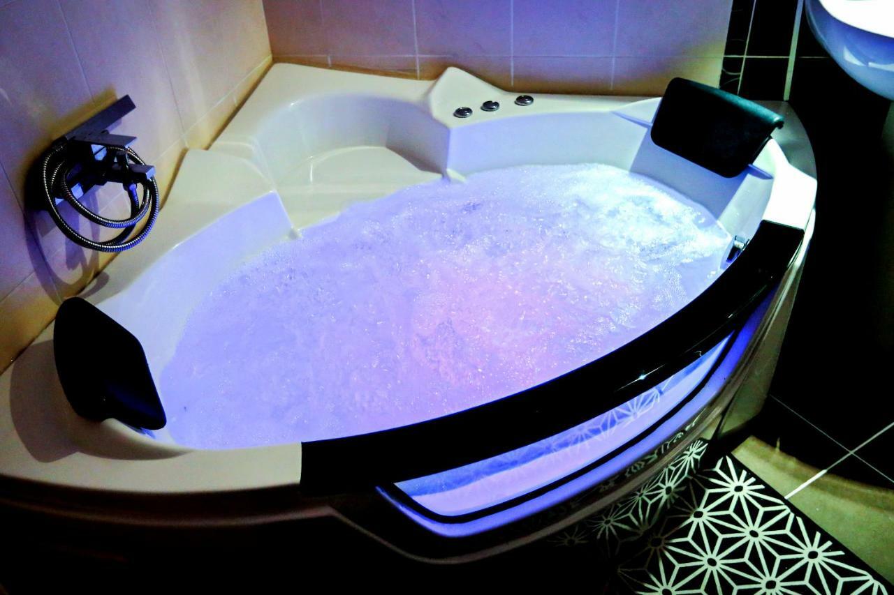 Jacuzzi Oasis Apartment Novi Sad Dış mekan fotoğraf